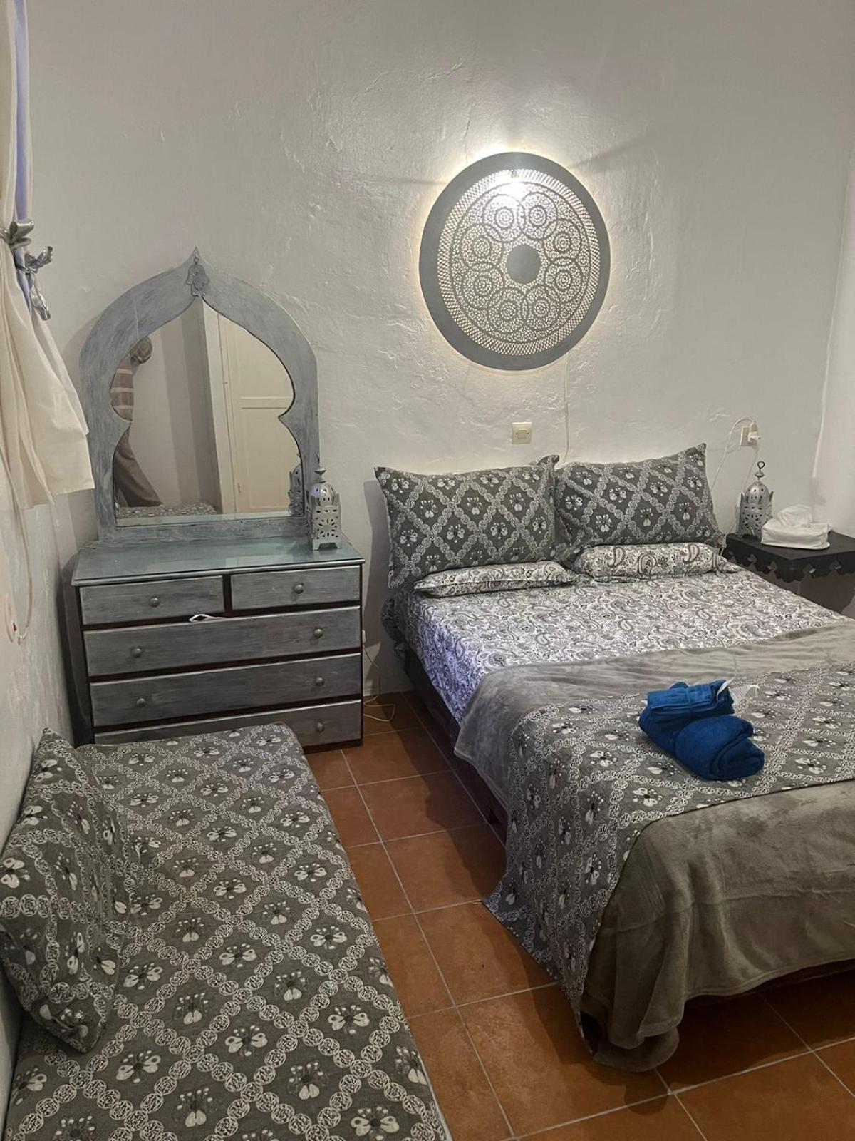 HATHOR ,Casa marroquí con dos terrazas en la Medina antigua , ideal parejas!! Asilah Exterior foto